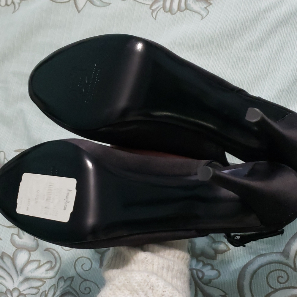Shoes - Picture 4 of 4